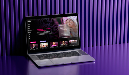 Inspire AMMJE: 1. >> DESAFÍO IDENTIFICADO
------------------------------------------------------------
El proyecto exigía construir un ecosistema digital sólido, escalable 
y eficiente para Inspire CDMX 2024, alineado a una demanda crítica:
gestionar miles de registros, múltiples tipos de accesos, contenidos
dinámicos y una experiencia clara para asistentes, expositores,
patrocinadores y ponentes. El reto principal consistió en transformar
un evento de alto impacto en una plataforma digital ordenada, estética
y altamente funcional.

============================================================

2. >> ARQUITECTURA DEL ECOSISTEMA
------------------------------------------------------------
OKAEON Studio diseñó una arquitectura centrada en 3 ejes:

• Estructura modular para soportar distintos perfiles de usuario  
  (asistentes, expositores, congresistas, sponsors).  
• Navegación escalonada con rutas optimizadas para SEO y lógica UX.  
• Sistema de páginas dinámicas para speakers, expositores y agenda.  

El ecosistema se construyó bajo principios de escalabilidad, 
manteniendo flujos limpios, rutas jerárquicas claras y una 
arquitectura de contenido apta para ediciones rápidas.

============================================================

3. >> DISEÑO + EXPERIENCIA DE USUARIO
------------------------------------------------------------
El diseño se basó en una estética institucional, moderna y flexible, 
integrando:

• Jerarquías visuales precisas para mejorar orientación del usuario.  
• Componentes UI consistentes para mantener identidad Inspire.  
• Formularios optimizados para reducir fricción y maximizar registros.  
• Diseño mobile-first, priorizando accesibilidad y legibilidad.  

La experiencia se desarrolló pensando en recorridos reales del 
usuario: descubrir, informarse, registrarse y confirmar asistencia 
con el menor esfuerzo posible.

============================================================

4. >> COMPONENTES ENTREGADOS
------------------------------------------------------------
• Página principal con enfoque narrativo + conversión.  
• Páginas dinámicas: speakers, expositores, agenda, noticias.  
• Sistema completo de registros:  
   - Registro General  
   - Registro Expositores (Bazar Emprendedor)  
   - Registro OnlyCongress  
   - Registro Cena de Gala  
• Automatización de tickets en PDF + Wallet.  
• Centro de confirmaciones y correos transaccionales.  
• Ecosistema multimedia: galerías del evento, videos, notas y más.  

============================================================

5. >> IMPLEMENTACIÓN TÉCNICA
------------------------------------------------------------
• Plataforma principal: Wix Studio, optimizada con estructura 
  personalizada y ajustes avanzados.  
• Integraciones:  
   - Bases de datos dinámicas  
   - Automatizaciones de email  
   - Generación de tickets digitales  
• SEO técnico:  
   - Metatags individualizados  
   - URLs limpias y jerarquizadas  
   - Optimización de rendimiento y Core Web Vitals  
• Automatización: flujos de confirmación, envíos automáticos, 
  validación de registros y control operativo para el Comité 
  Organizador.  

============================================================

6. >> COPYWRITING + IDENTIDAD VERBAL
------------------------------------------------------------
OKAEON desarrolló una narrativa alineada al ADN de Inspire:  
formal, inspiradora, clara y orientada a la acción.  
Se creó:

• Microcopy UX para guiar registros.  
• Narrativa para páginas clave, alt-text SEO y descripciones.  
• Contenido editorial para blog, speakers y presentación del evento.  
• Correos transaccionales, confirmaciones y mensajes clave del evento.  

El lenguaje reforzó liderazgo, comunidad, profesionalismo y propósito.

============================================================

7. >> RESULTADO DEL PROYECTO Y BENEFICIOS ESTRATÉGICOS
------------------------------------------------------------
El ecosistema digital final entrega:

• Una plataforma sólida, intuitiva y lista para operar eventos 
  de gran escala.  
• Aumento significativo en conversiones gracias a UX clara y flujos 
  simplificados.  
• Mayor visibilidad orgánica por estructura SEO optimizada.  
• Herramientas internas que facilitan operación y control del evento.  
• Un sitio que refleja la magnitud, visión y liderazgo de Inspire CDMX.  

OKAEON consolidó un entorno digital alineado con los objetivos del 
evento: inspirar, conectar y potenciar el liderazgo femenino.

============================================================

8. >> SKILLS APLICADAS POR OKAEON
------------------------------------------------------------
• Arquitectura Digital  
• UX Strategy + UI Systems  
• SEO Técnico + SEO Narrativo  
• Desarrollo en Wix Studio  
• Automación de procesos y flujos  
• UX Writing y copy estratégico  
• Gestión de CMS y contenido escalable  
• Diseño funcional orientado a conversión  
• Estructuración de ecosistemas web complejos  
