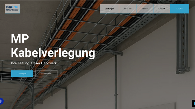 MP Kabelverlegung: Für MP Kabelverlegung haben wir eine klare und moderne Website entwickelt, die das Unternehmen als professionellen Partner im Bereich Elektro- und Kabelverlegung positioniert. Ziel war es, die Fachkompetenz und Zuverlässigkeit des Unternehmens sichtbar zu machen und potenziellen Kunden eine einfache Möglichkeit zur Kontaktaufnahme zu bieten.
Das Design ist technisch präzise, übersichtlich und gleichzeitig modern gehalten, sodass die Leistungen strukturiert und verständlich dargestellt werden. Dank responsivem Aufbau ist die Seite auf allen Endgeräten optimal nutzbar und unterstützt das Unternehmen dabei, seine Expertise im Netz effektiv zu präsentieren.