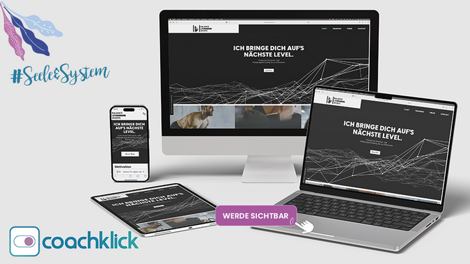Balance Life Sports: Branding und Webdesign aus meiner Südgraf-Zeit

Die Website und das Branding für Balance Life Sports habe ich damals noch unter meiner früheren One-Woman-Agency Südgraf.de entwickelt. Auch wenn das Projekt vor Coachklick entstanden ist, gehört es für mich unbedingt in mein heutiges Portfolio.

Warum?
Weil ICH die Seite gestaltet habe.
Weil meine Werte, mein Stil und mein Blick für Wirkung schon damals dieselben waren.
Und weil dieses Projekt ein echtes Herzensprojekt für mich ist.

Warum mir dieses Projekt so wichtig ist

Der Boxsport begleitet mich persönlich seit Jahren und ich weiß, wie kraftvoll er auf das seelische Wohlbefinden wirkt. Boxen reguliert Emotionen, stärkt Selbstwirksamkeit, baut Stress ab und schafft mentalen Fokus. Es ist kein Zufall, dass es auch in der Psychotherapie eingesetzt wird.

Deshalb wollte ich Balance Life Sports einen Auftritt schaffen, der nicht nur sportlich wirkt, sondern die mentale und emotionale Tiefe dieses Sports transportiert.

Was ich umgesetzt habe

1. Komplettes Branding
Ich habe die gesamte Markenidentität entwickelt. Dazu gehören:

Logo

Farbwelt

Typografie

visuelle Bildsprache

Claim und Markenauftritt

Alles wurde darauf ausgerichtet, Kraft, Klarheit und mentale Stärke zu vermitteln.

2. Flyer-Design und Printmaterialien
Die Flyer und Visitenkarten wurden so gestaltet, dass sie professionell wirken und den Charakter der Marke konsistent transportieren.

3. Webdesign und Website-Erstellung
Ich habe eine Website gebaut, die:

strukturiert

einladend

modern

und leicht verständlich

ist. Sie zeigt, worum es beim Boxsport wirklich geht: körperliche Leistung, mentale Stärke und persönliche Entwicklung.

4. Nutzerführung mit emotionaler Wirkung
Die Seite ist darauf ausgelegt, Besucherinnen und Besucher sofort mitzunehmen. Die Bildsprache, die Struktur und die Texte unterstützen das Gefühl von Kraft, Klarheit und Motivation.

Das Ergebnis

Eine starke, hochwertige Marke, die sowohl den sportlichen Anspruch als auch die mentale Tiefe des Boxsports sichtbar macht.
Eine Website, die Vertrauen schafft, motiviert und klar kommuniziert, was Balance Life Sports besonders macht.
Und ein Projekt, das zu mir und meiner Arbeit passt – damals unter Südgraf, heute unter Coachklick.

Denn ich bin immer noch dieselbe Person:
eine Designerin, die mit Seele, Klarheit und echter Leidenschaft gestaltet.