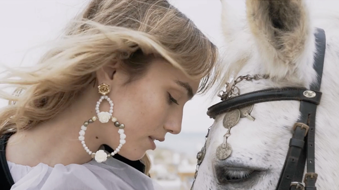 Isole Wedding Italy: Isole is the lead wedding planner company for destination weddings. The site is in English and showcases the different packages offered.