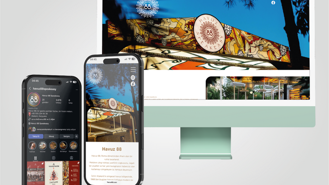 Havuz 88 | İzmir: Havuz 88 Speakeasy
2024-25 | İzmir | Web | Sosyal Medya | Tasarım
İzmir Atakent’in simgesel havuz bölgesinde, Roma döneminden ilham alan ruhuyla doğan Havuz 88 Speakeasy’nin tüm dijital ve görsel dünyasını inşa ettik. Mekanın o neşeli ve gizemli atmosferini yansıtan web tasarımı, sosyal medya yönetimi ve etkinlik planlamalarını, markanın hafızalarda yer eden kimliğiyle birleştirdik. Enso ile aynı vizyonun bir parçası olarak; dijital menü kurgularından basılı sarf materyallerine kadar her noktada modern ve zamansız bir tasarım dili sunduk.