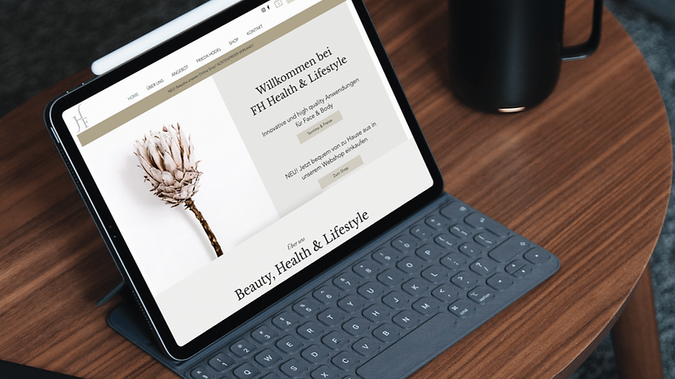 Frieda Hodel: Willkommen in der FH Health & Lifestyle Lounge! Entfliehen Sie dem hektischen Alltag und tauchen Sie ein in unser einmaliges Wohlfühlambiente. 