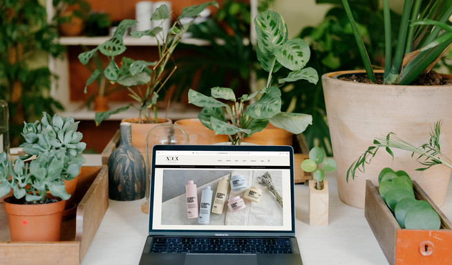Nickjustin: Modern webdesign laat de kapper Nick Justin volgeboekt achter.